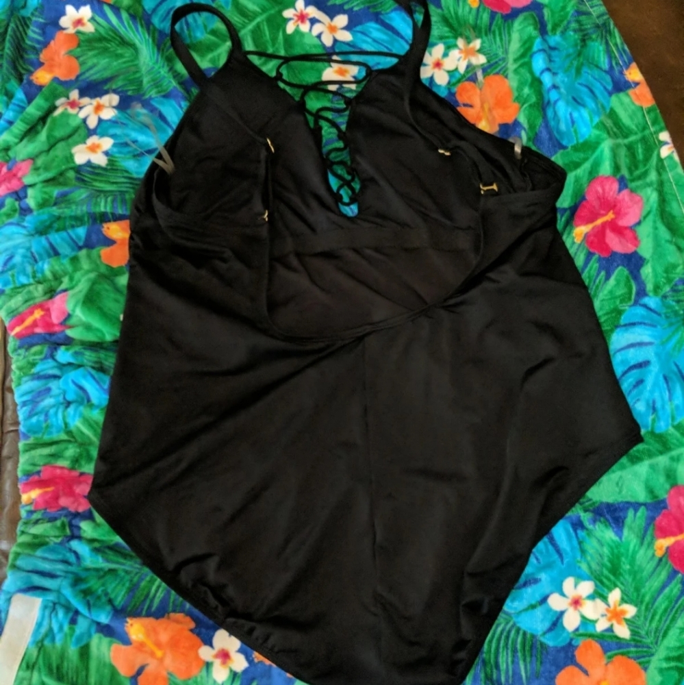 2 XL women's black one-piece swim suit